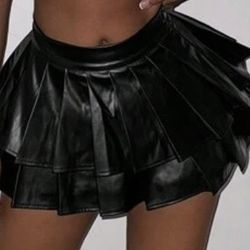 Black leather mini skirt 
