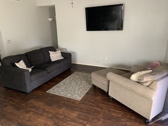 Like New Furniture Set