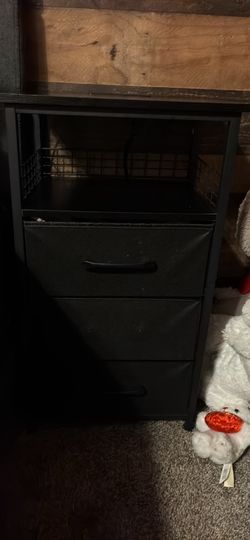 2 nightstands