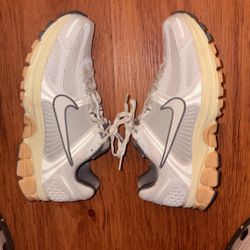 Nike Vomero Size 8.5 W