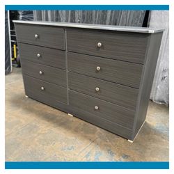 8 drawers dresser/ Eight drawers dresser
