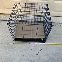 Dog Pet Crate Kennel  Cage Medium Tray Divider Metal Wire Large single door Door With tray and cushion that has a washable cover. 