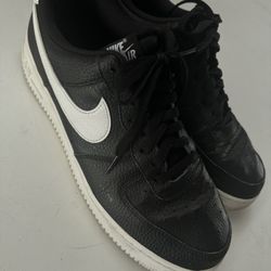 nike air forces black and white size US 11.5