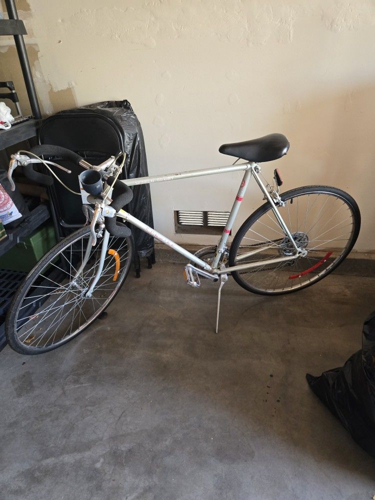 Vintage Schwinn Le Tour Mens 10-Speed