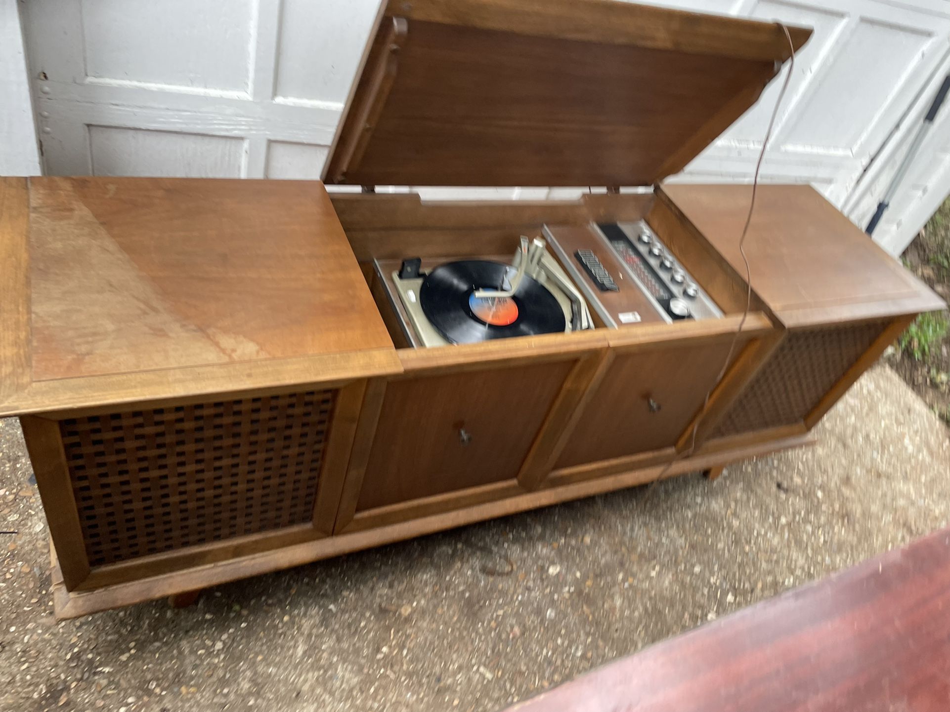 Sears Roebuck Silvertone Radio Phonograph 