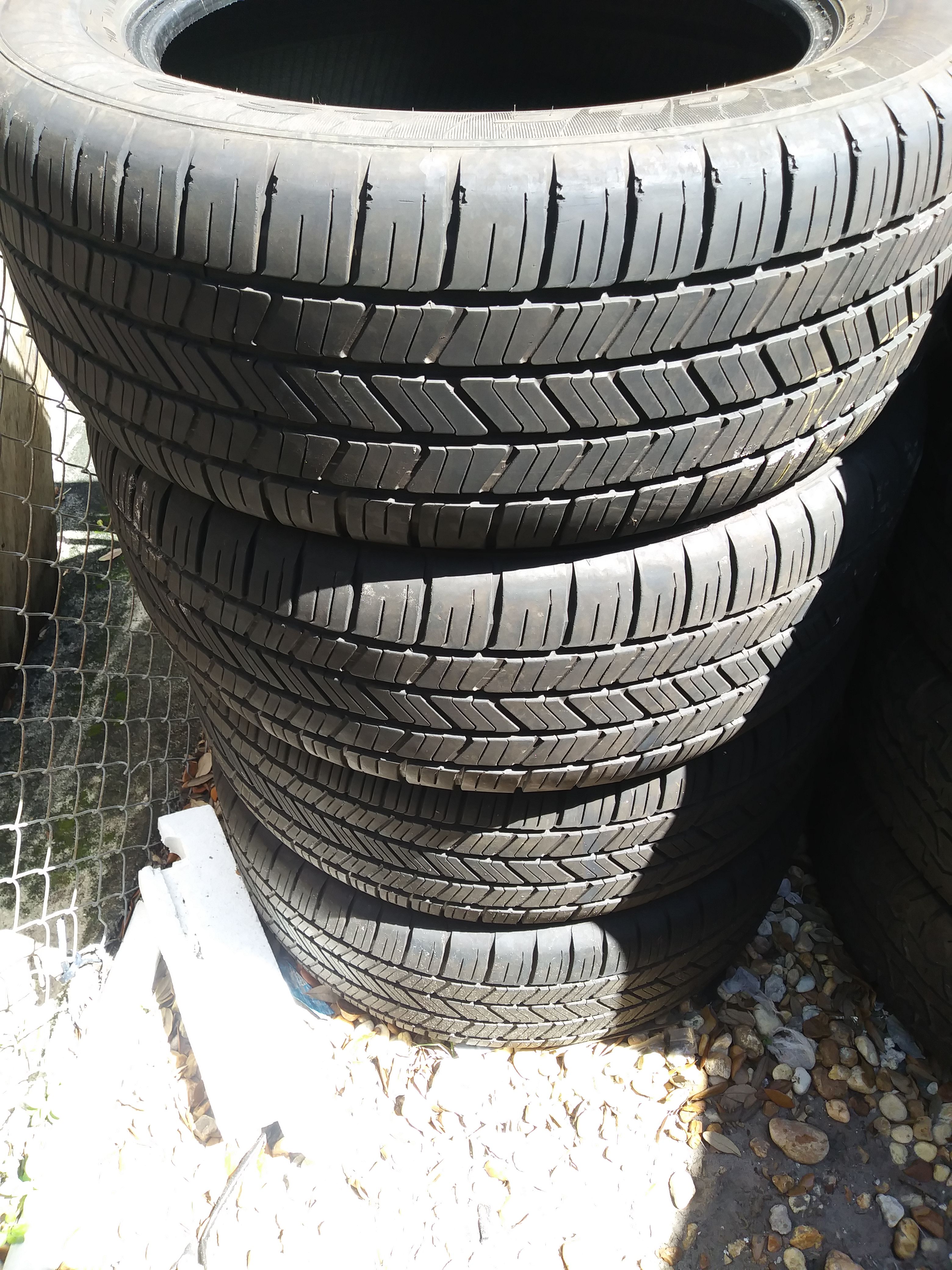 4 tires GOOD YEAR 275/55/R20 in good state