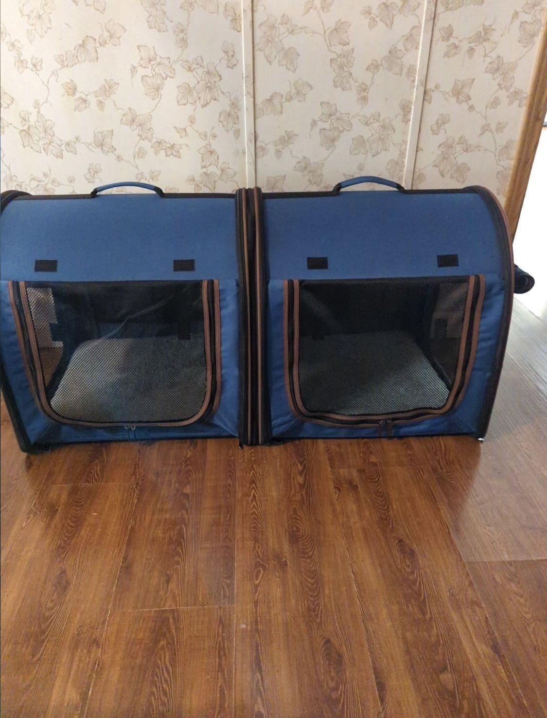 Portable and foldable Soft-Sided Pet Carrier