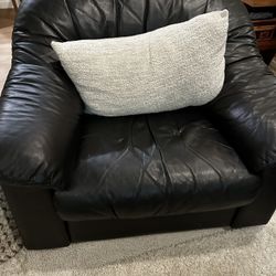 Black Leather Couch 
