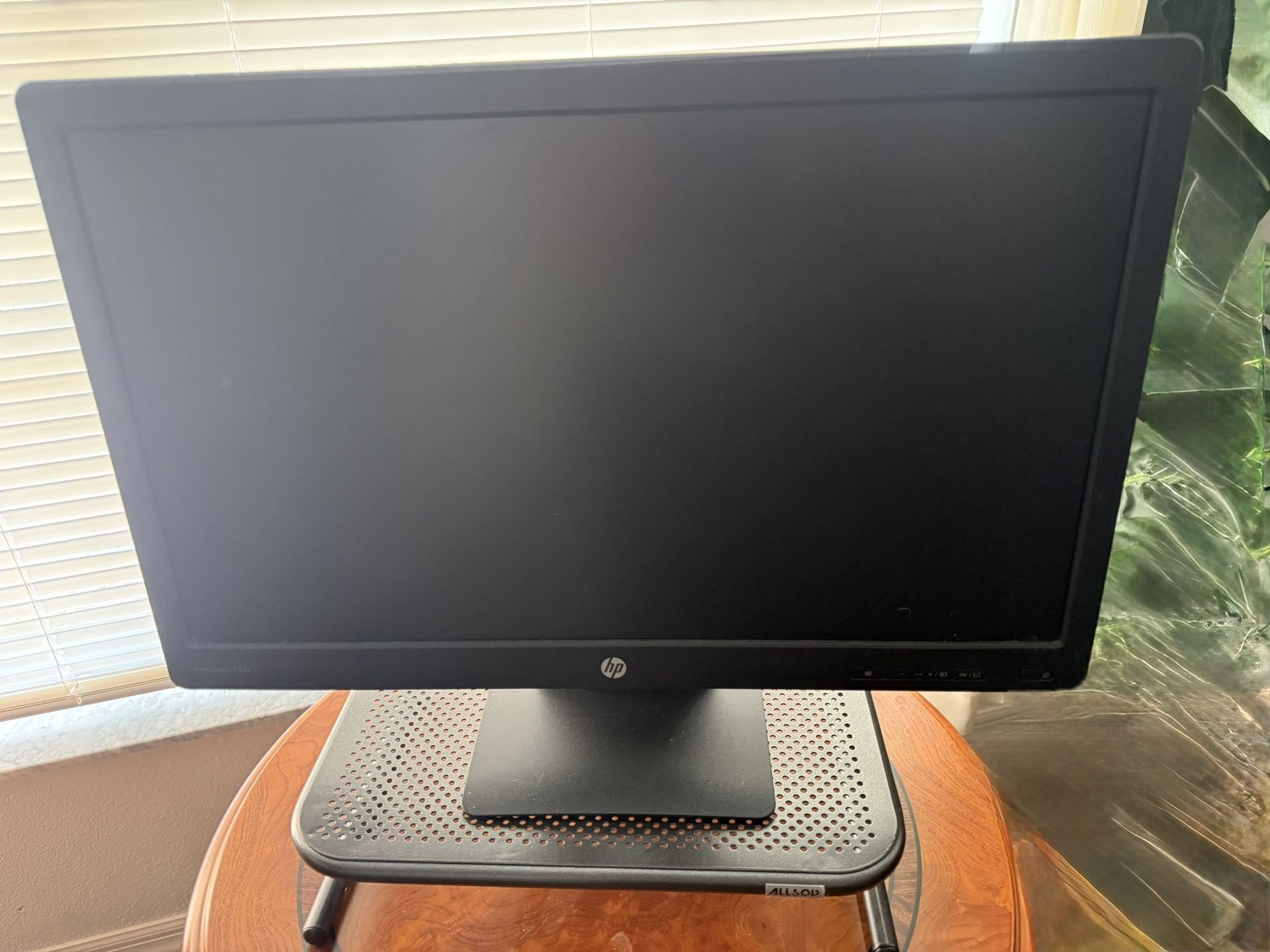 HP Computer Monitor With Stand Riser