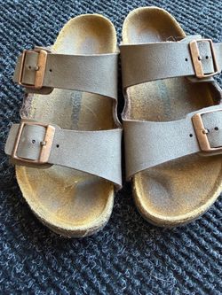 Girls size 33 Birkenstock sandal