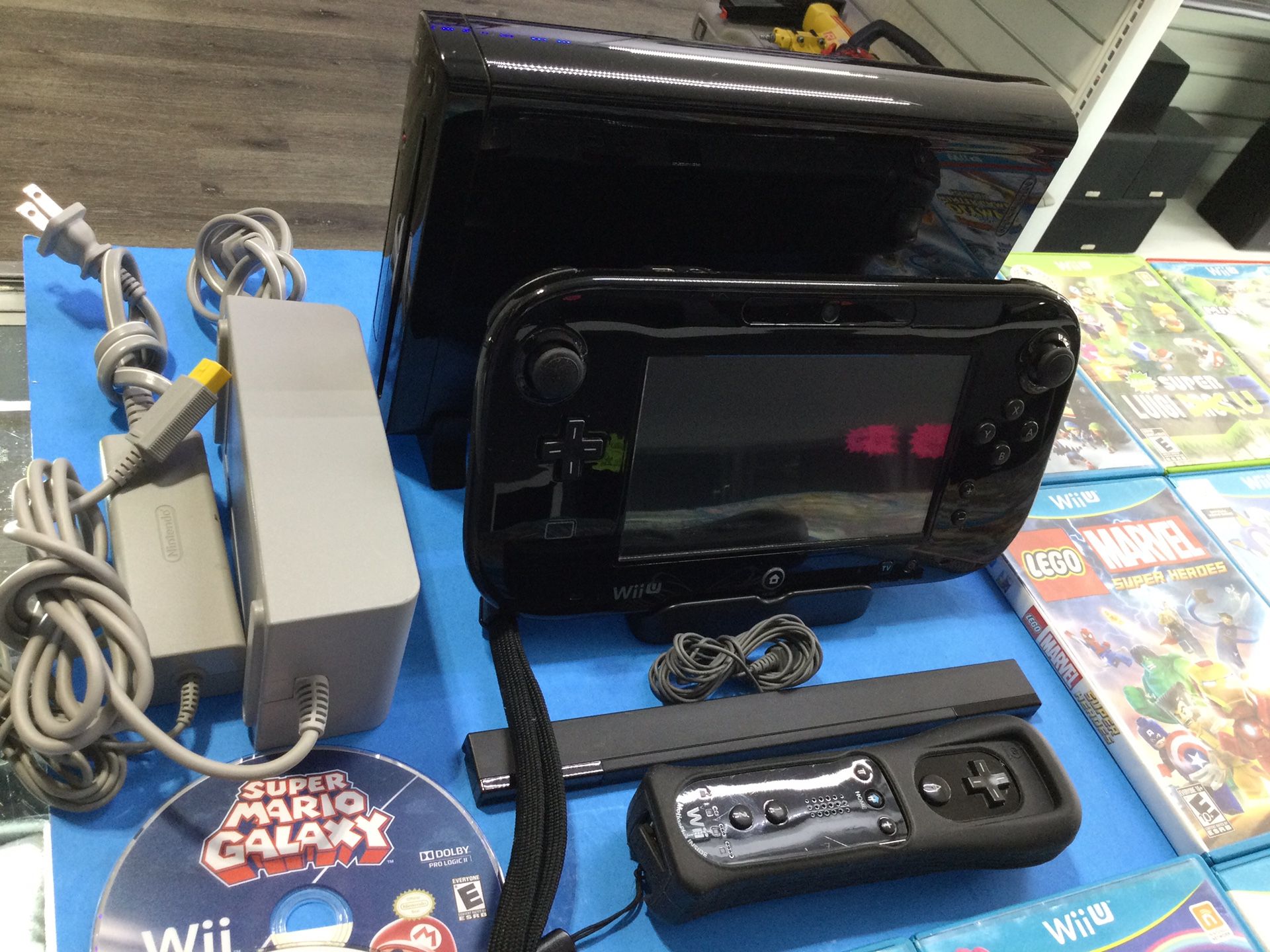 NINTENDO WII U BUNDLE 