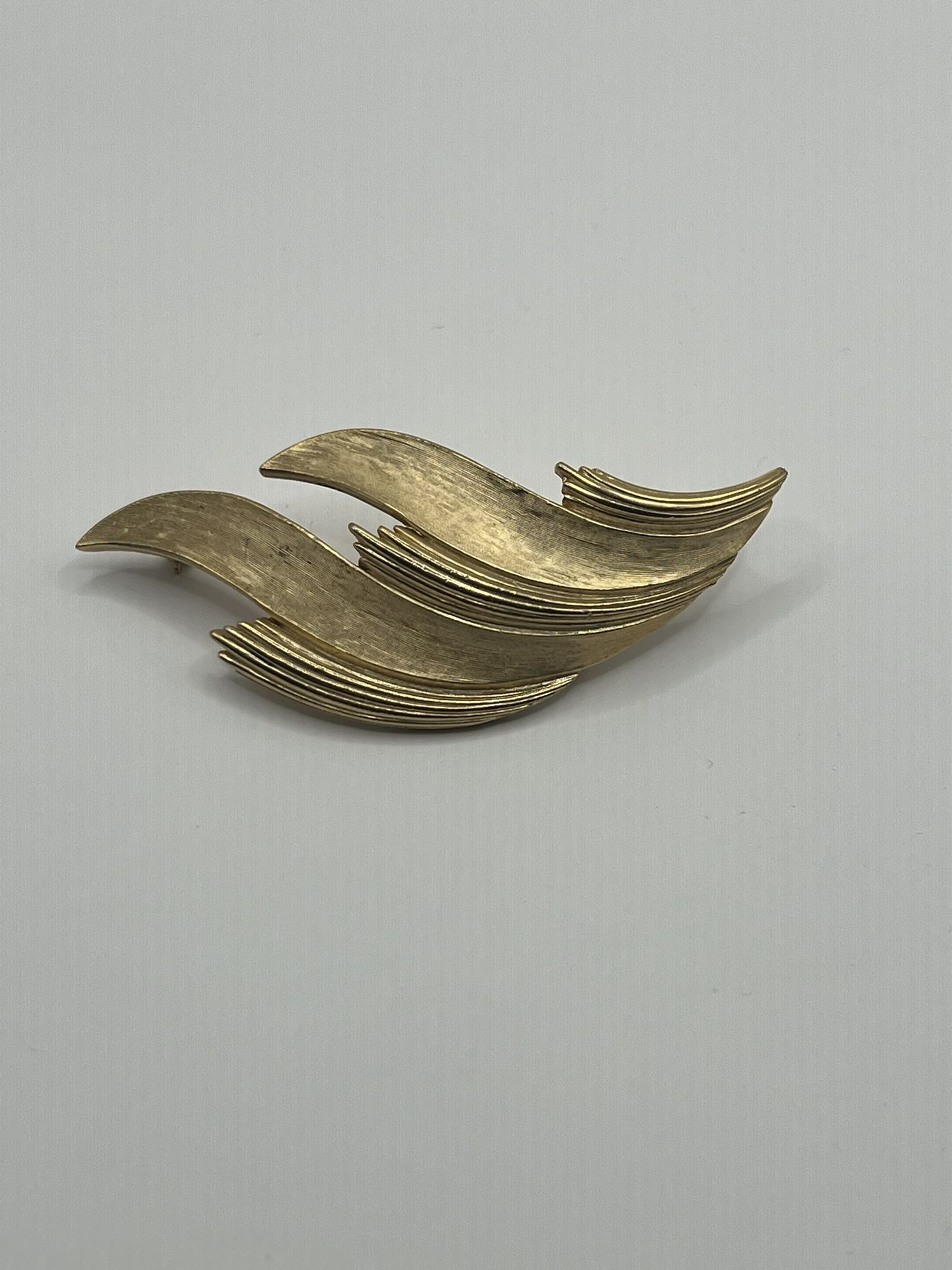 trifari signed gold tone leaf brooch/pin