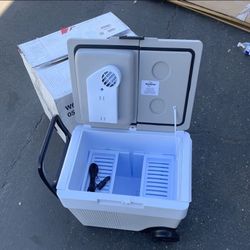Koolatron Kargo Wheeler W65 Thermoelectric Iceless 12V Cooler Warmer, 