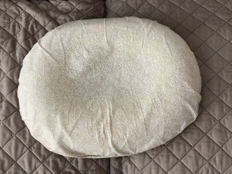 Oval cushioned seat