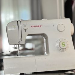 singer sewing machine traditional