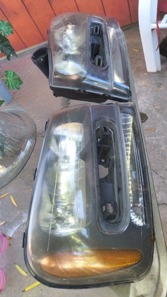 2002 TRAILBLAZER STOCK HEADLIGHTS