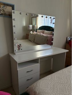 Vanity mirror