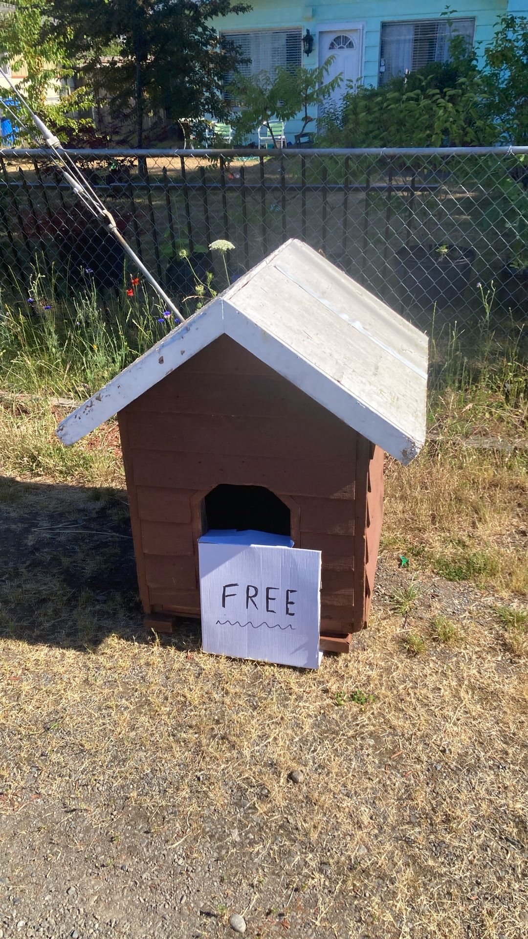 Free Dog House