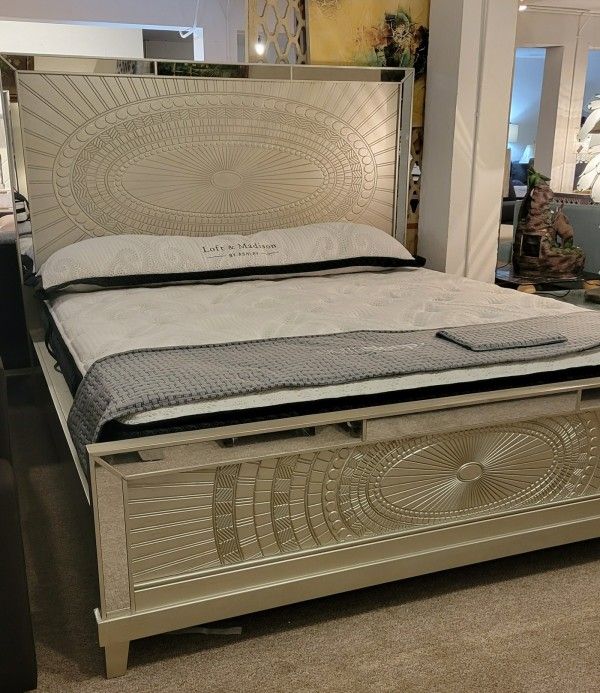 Champagne Cal. King Mirrored Wood Bed