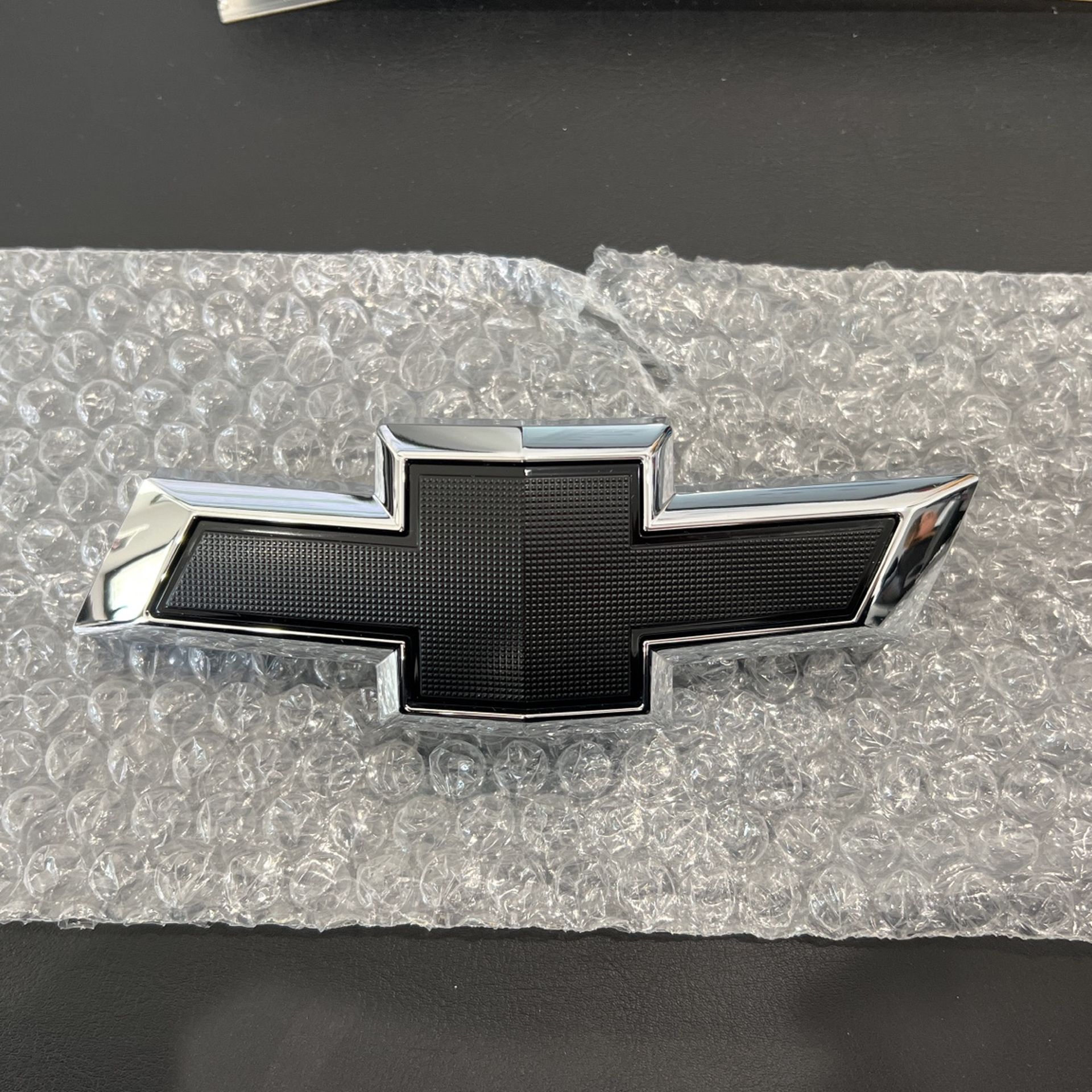 2016 - 2018 Camaro Emblem Front Grille