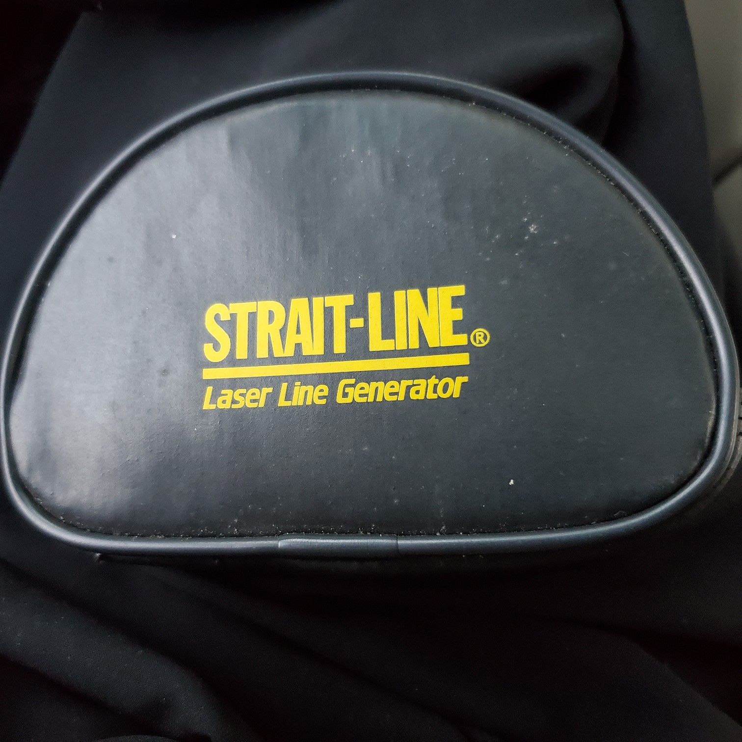 Strait line laser line generator