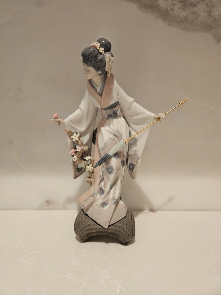 Lladro Figurine, 1451 Teruko, Japanese girl with umbrella