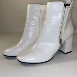 Charlotte Russe Size 9 White Block Heel Booties