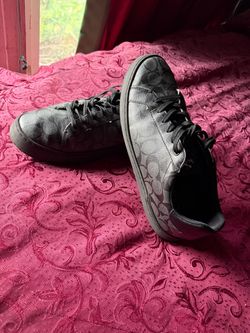 Men’s black sneakers 10.5