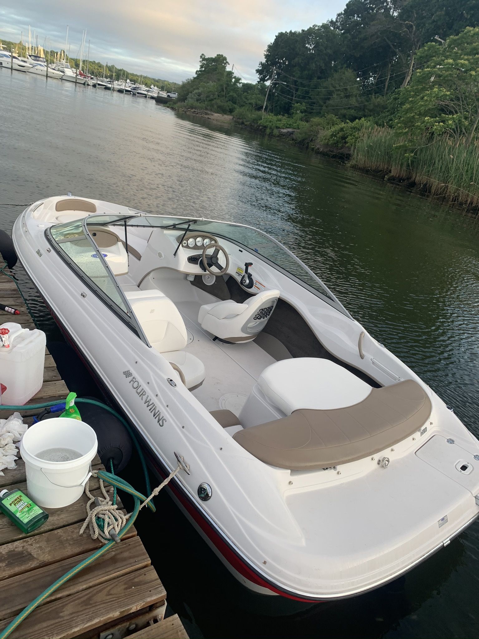 2019 Four Winns Horizon H190