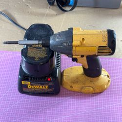 DeWalt 18V Impact Driver with DW9116 Charger and DW9099 Battery