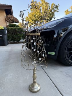 Closet Metal Form Jewelry Stand