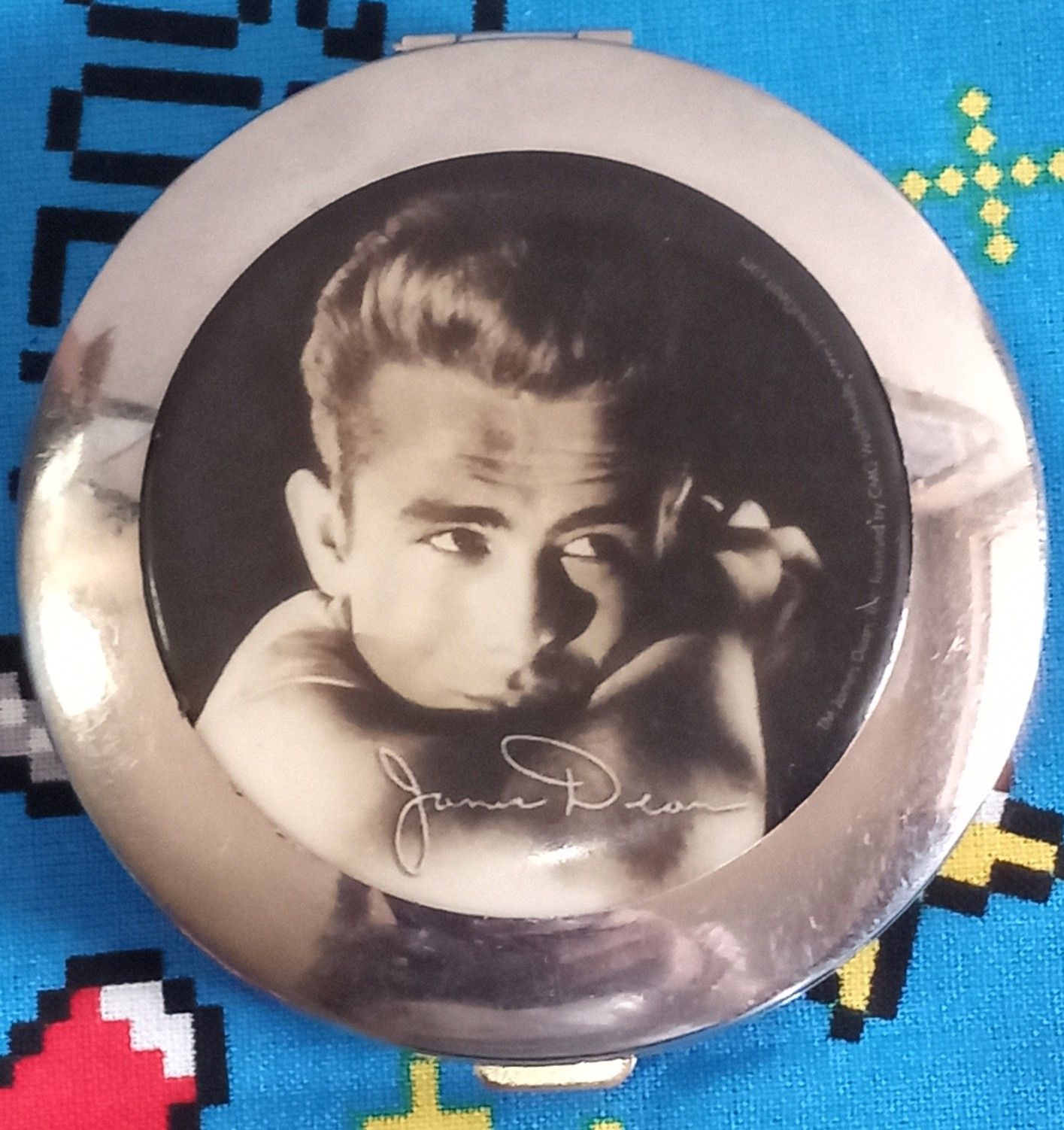 James Dean Compact With Regular & Magnified Dual Mirrors.