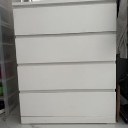 White IKEA MALM Dresser 4 Drawers