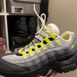 Youth 6.5 Nike Air Max 95 “OG Neon” 2020