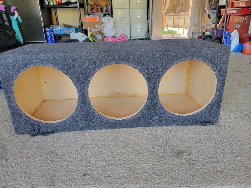 Sealed subwoofer box