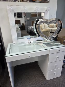 🍀🍀 Vanity White