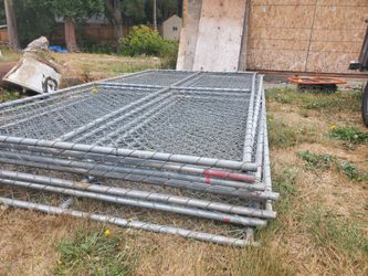 Chainlink fence panels