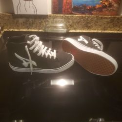 Airwalk Skate Shoes High ,Black And White Comes With Box!!!