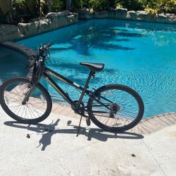 Scout 24 Sun, Black.