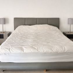 Modern Bedroom Set – Great Condition