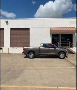 1250 SqFt Dock-High Warehouse for Lease! Irving, 75061. Warehouse Sub-Lease available Short or Long-Term