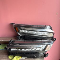 2017 2018 2019 2020 2021 2022 HONDA CLARITY RIGHT SIDE AND LEFT SIDE HEADLIGHT FULL LED OEM