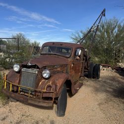  mid-to-late 1930s Chevrolet heavy-duty tow truck / wrecker