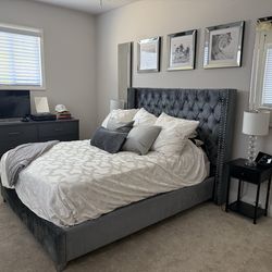 QUEEN SIZE BEDFRAME
