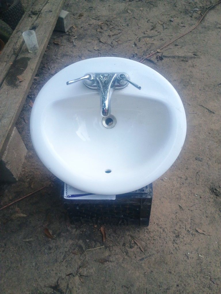 Standard Size Bathroom Sink And Facet