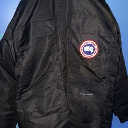 canada goose for sale need it gone quick [ quick shipping (cashapp only) }