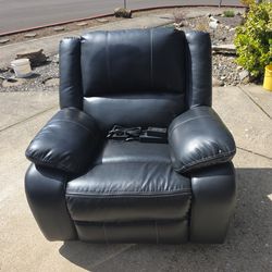 Black faux leather electronic recliner