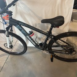 Women’s Raleigh mountain bike