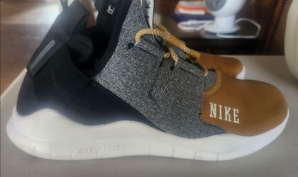 Nike Free Sneaker Gray Brown White
