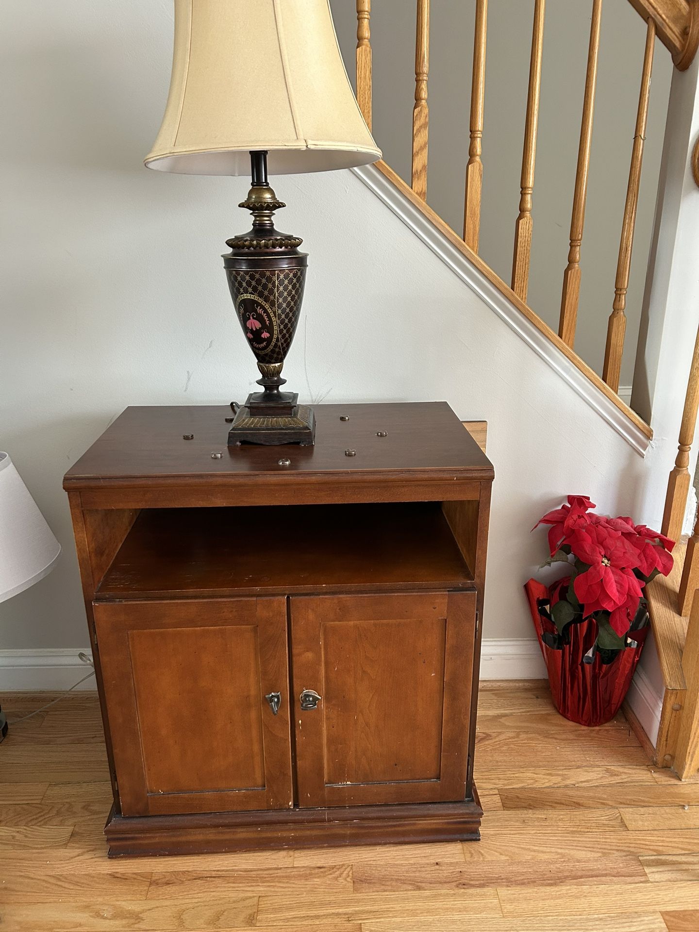 Cute antique furniture with lamp